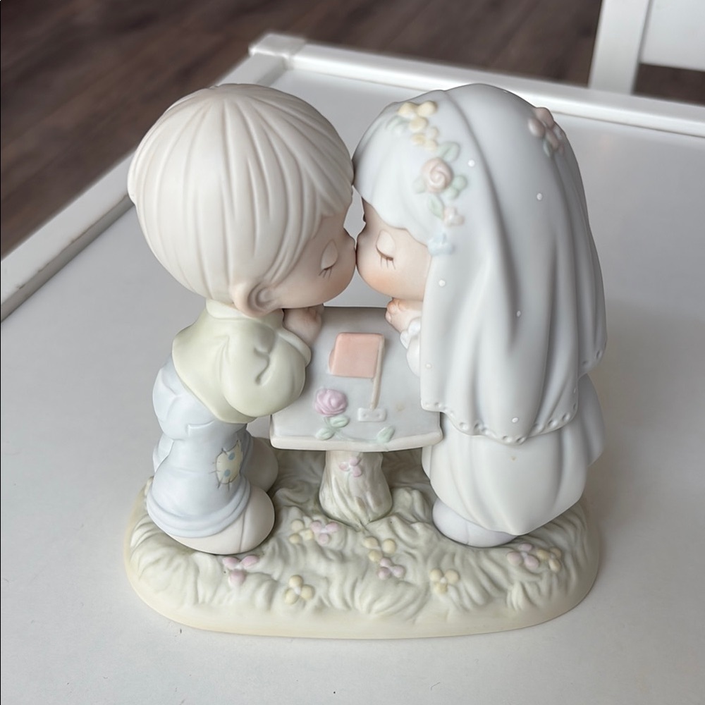 Precious Moments Sealed With A Kiss 1992